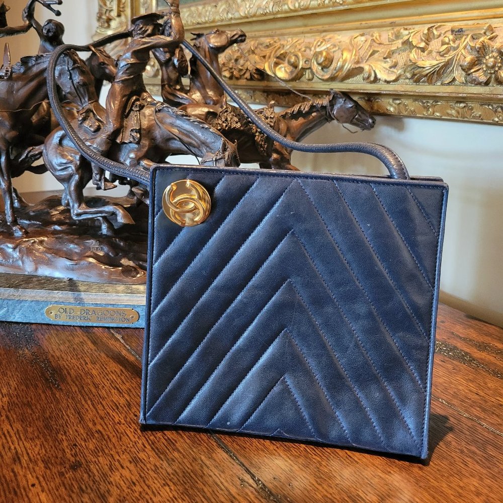 Chanel vintage navy leather shoulder bag.